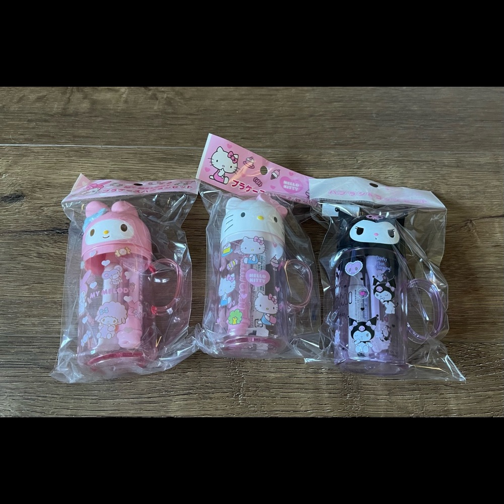 SANRIO-NWT Character Toothbrush Kit - Picture 1 of 16
